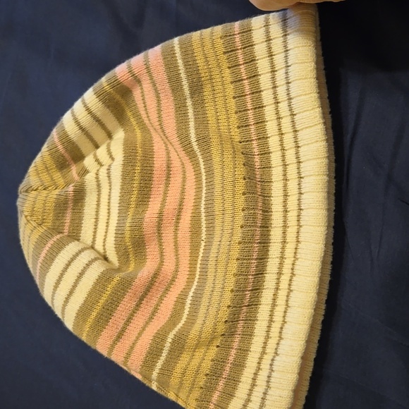 Adidas reversible winter hat, never worn, great hat! - Picture 3 of 4